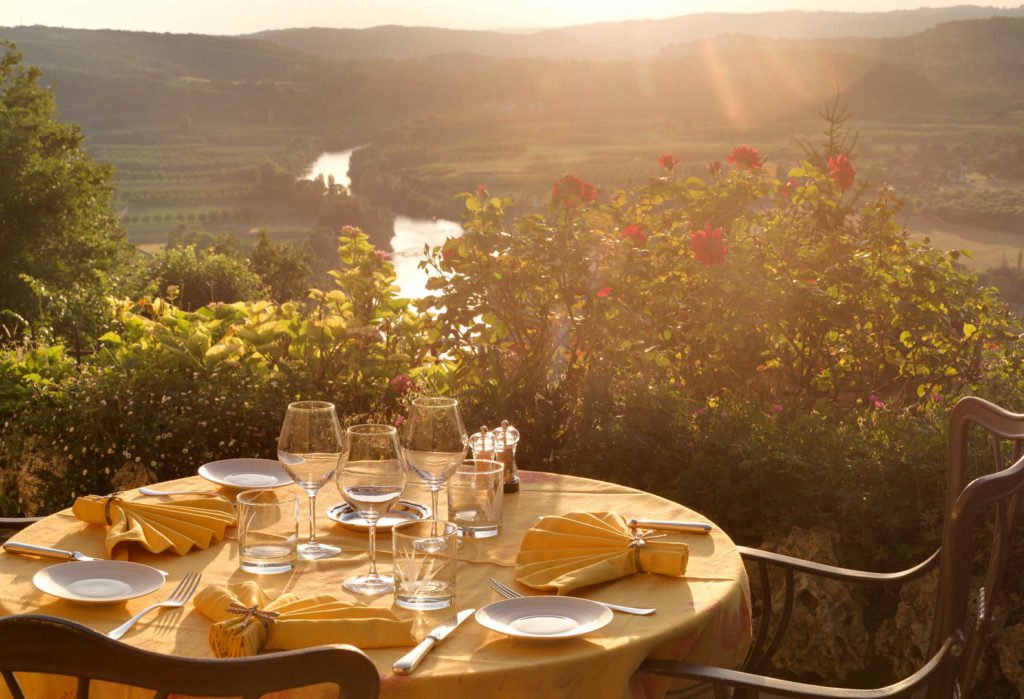 Vue sur le paysage extérieur depuis la terrasse de notre hôtel en Périgord, Domme - Hôtel L'Esplanade