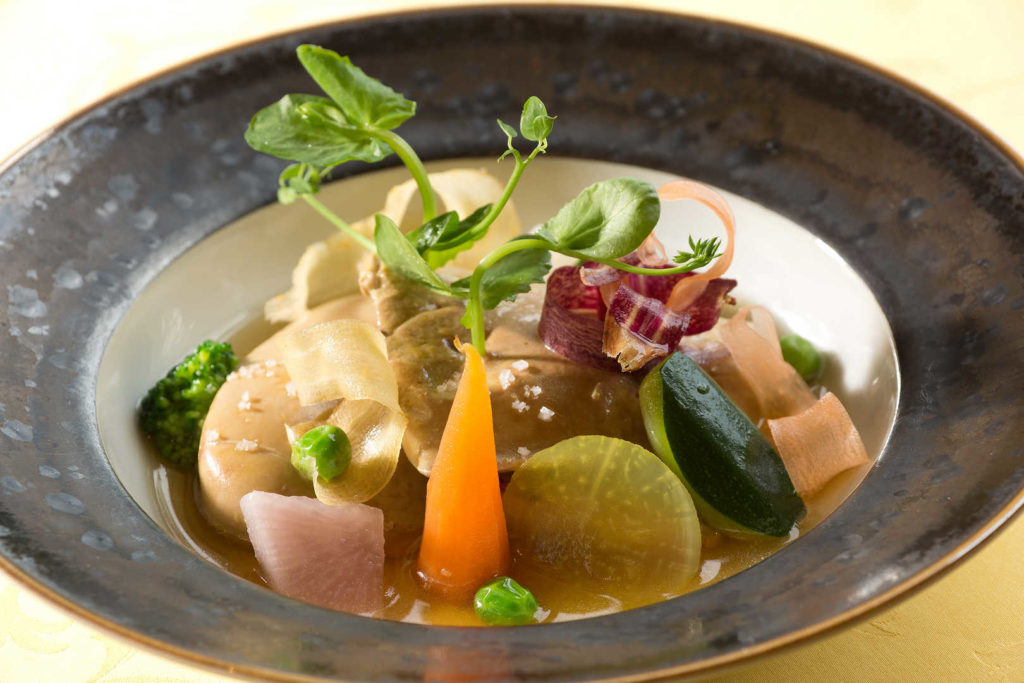 Vue sur un plat raffiné de légumes dans l'hôtel en Périgord, Domme - Hôtel L'Esplanade