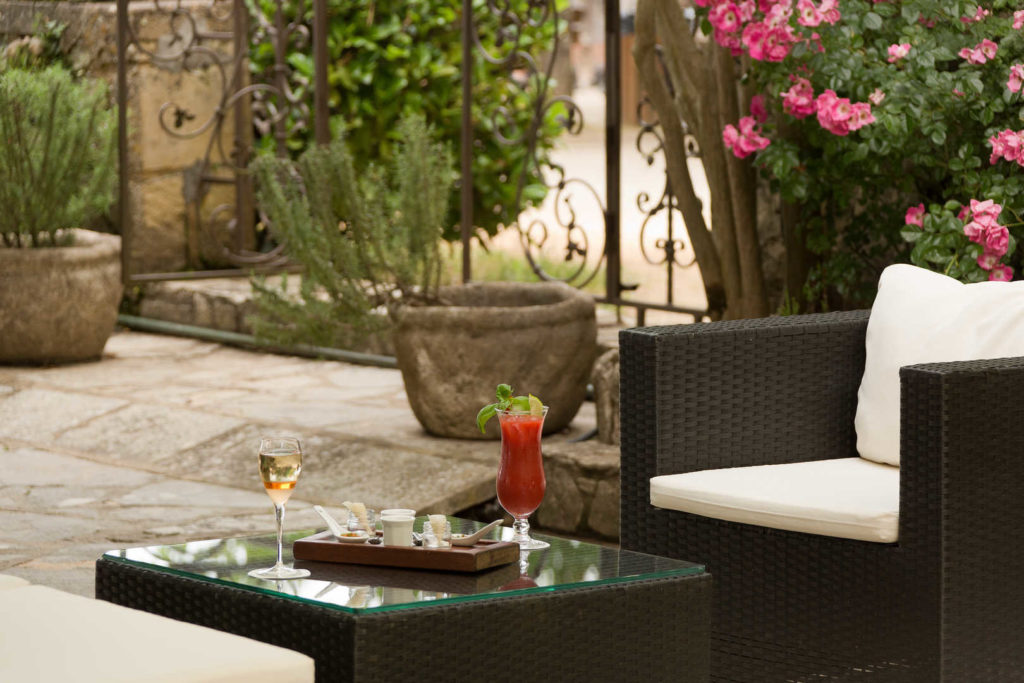 Vue extérieure sur la terrasse de l'hôtel en Périgord, Domme - Hôtel L'Esplanade