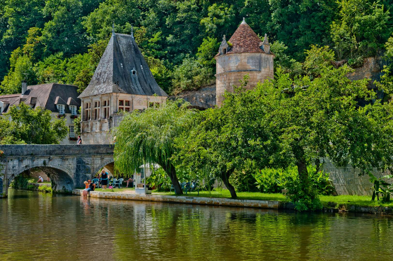 Vue d'un paysage de cour d'eau proche de l'hôtel l'Esplanade lors d'un séjour dans le Périgord