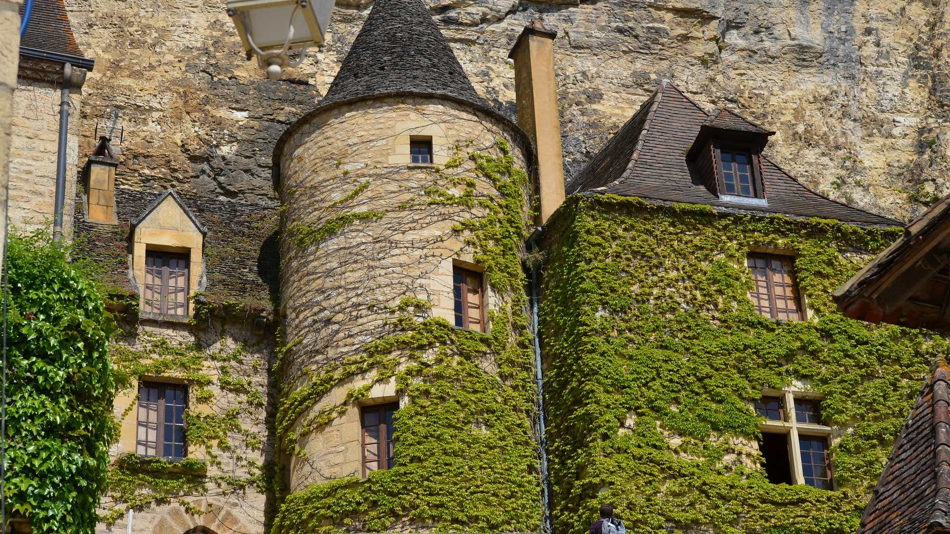 Vue sur un château lors d'un séjour dans le Périgord Vue sur un château lors d'un séjour dans le Périgord