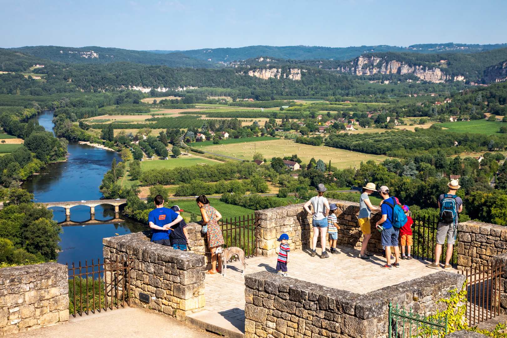 Vue panoramique sur le paysage lors d'un séjour dans le Périgord.